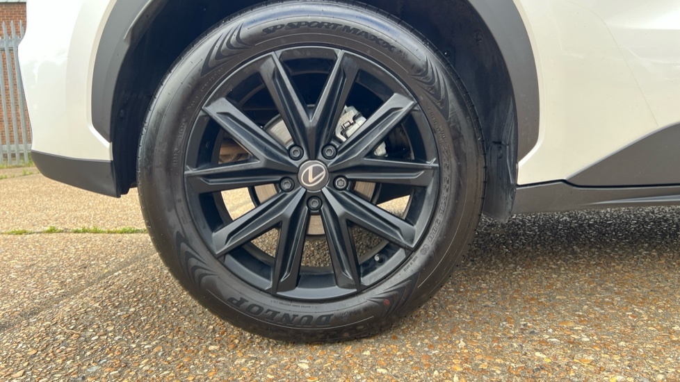 Lexus LBX 1.5 Vvt-ie Takumi E-cvt Euro 6 Ss Red #24