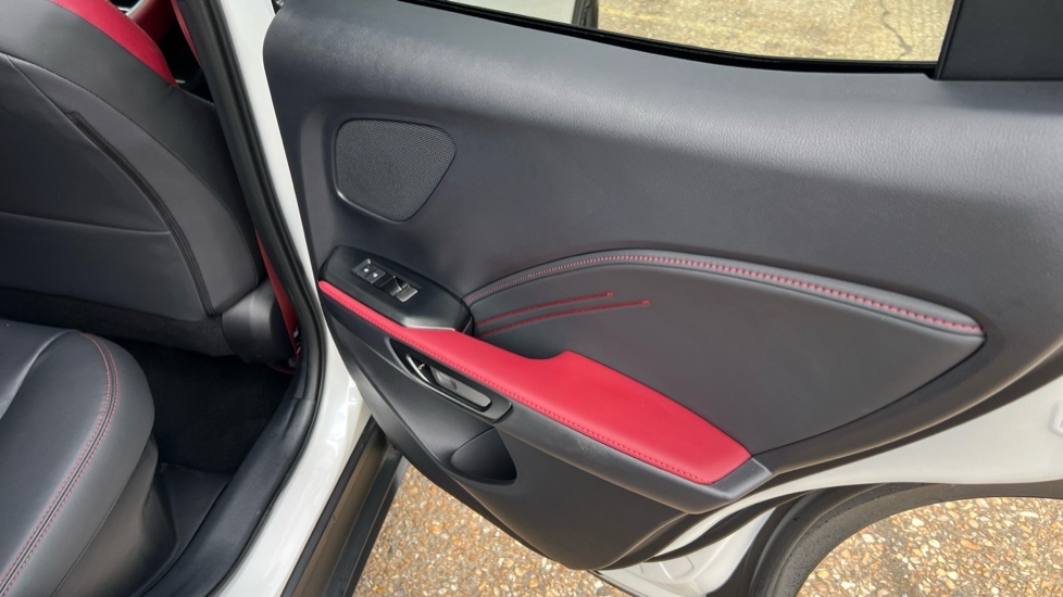 Lexus LBX 1.5 Vvt-ie Takumi E-cvt Euro 6 Ss Red #40