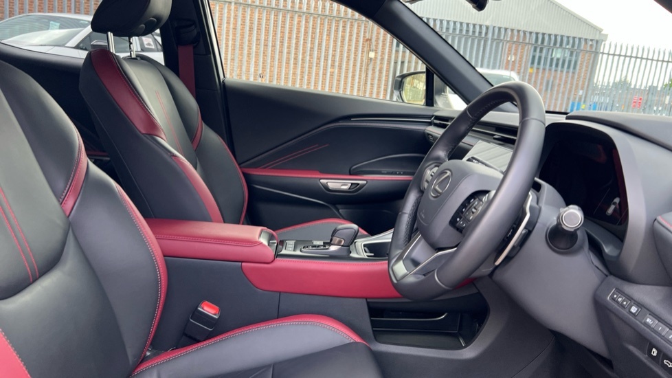 Lexus LBX 1.5 Vvt-ie Takumi E-cvt Euro 6 Ss Red #13