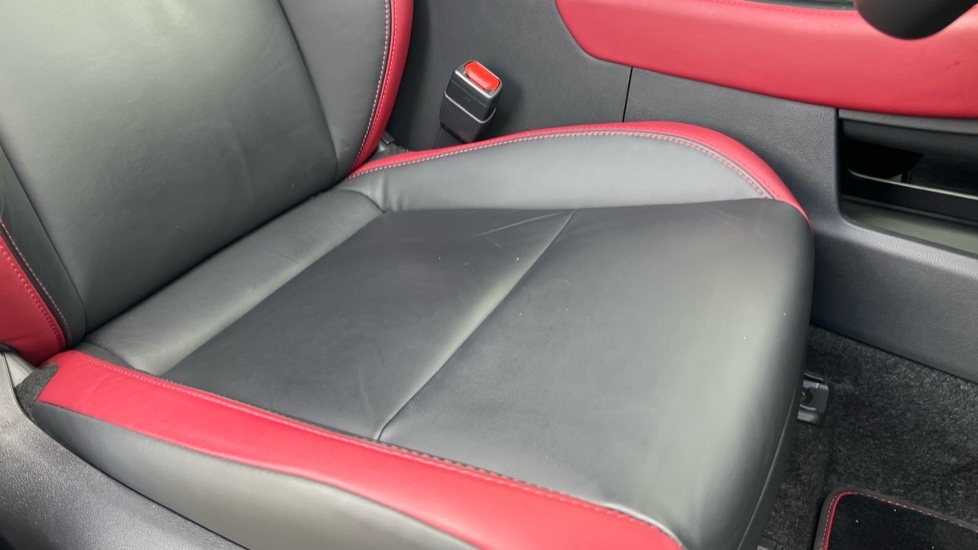 Lexus LBX 1.5 Vvt-ie Takumi E-cvt Euro 6 Ss Red #18