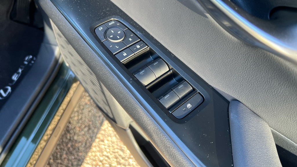 Lexus UX 300E 150Kw 72.8 Kwh Takumi E-cvt Silver #26
