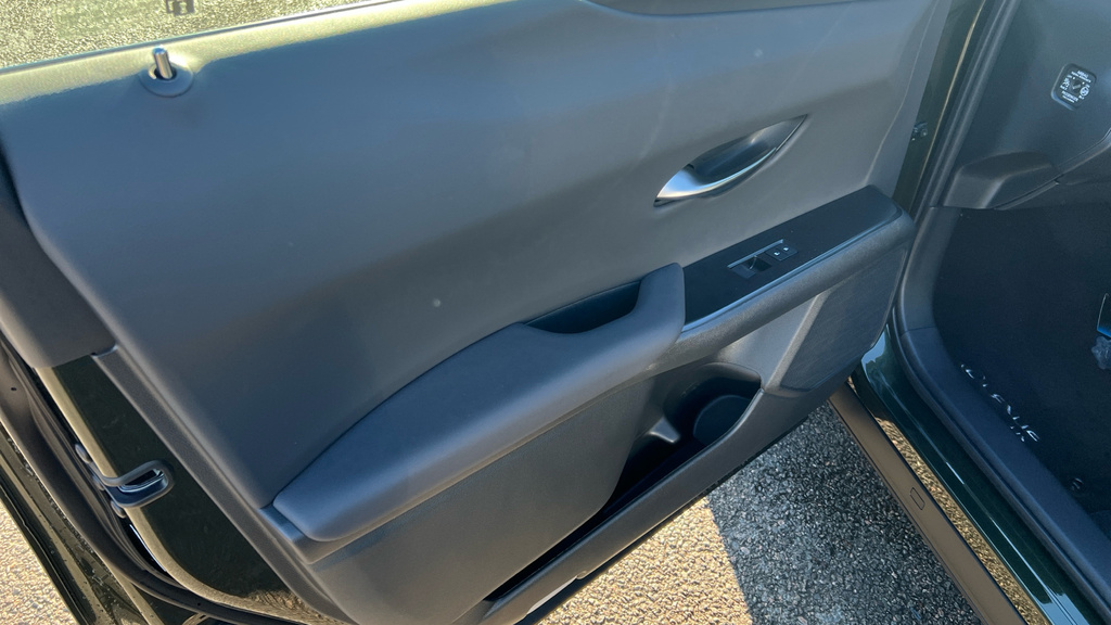 Lexus UX 300E 150Kw 72.8 Kwh Takumi E-cvt Silver #30