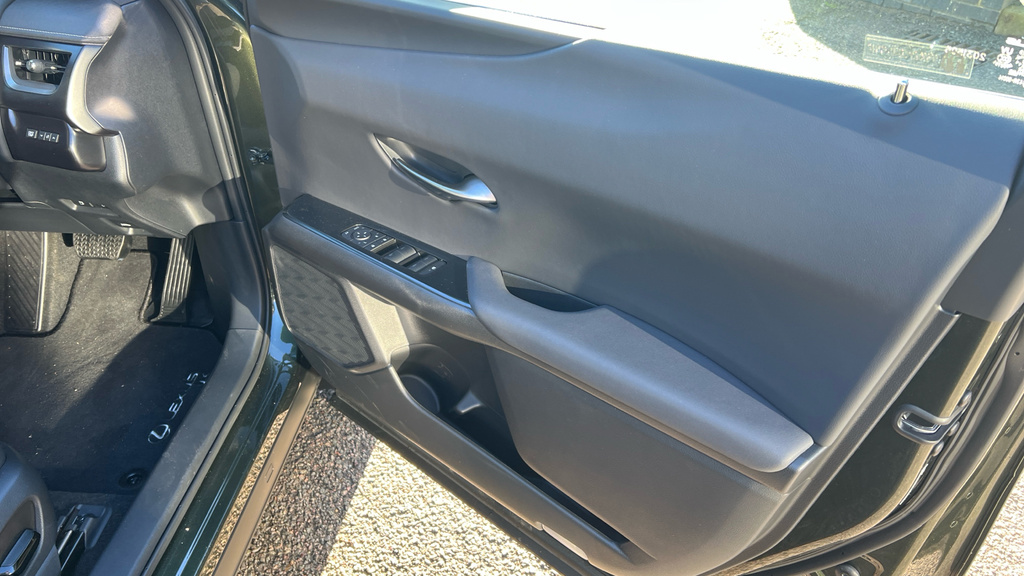 Lexus UX 300E 150Kw 72.8 Kwh Takumi E-cvt Silver #27