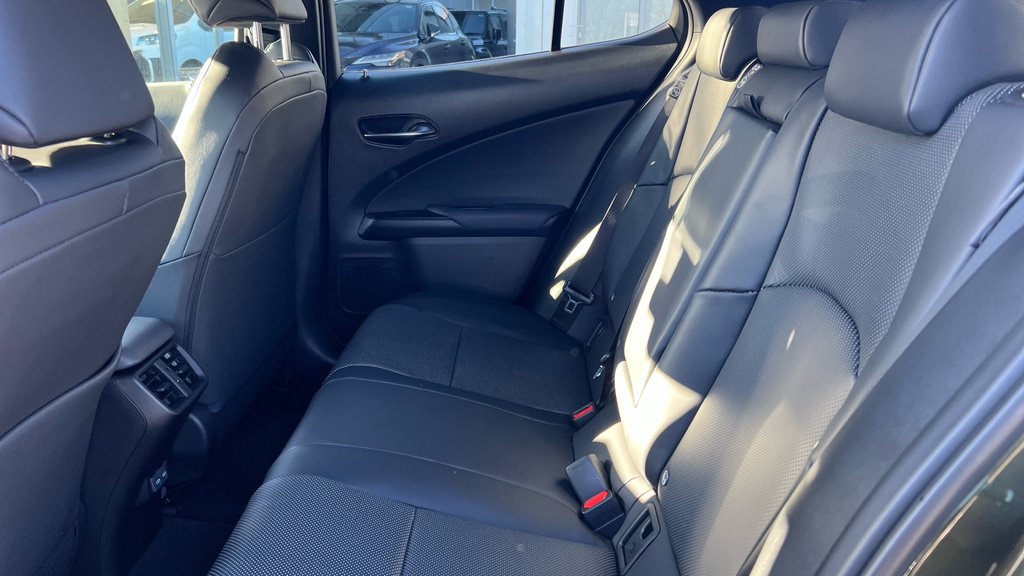Lexus UX 300E 150Kw 72.8 Kwh Takumi E-cvt Silver #14