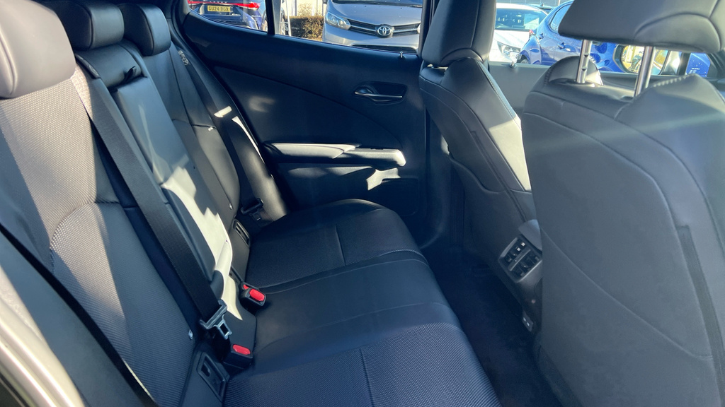 Lexus UX 300E 150Kw 72.8 Kwh Takumi E-cvt Silver #9
