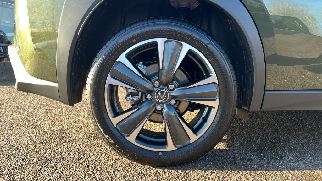 Lexus UX 300E 150Kw 72.8 Kwh Takumi E-cvt Silver #19