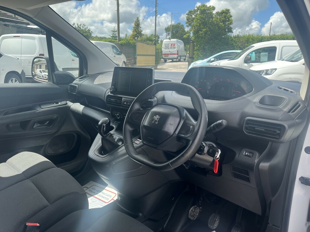 Peugeot Partner Panel Van 1.5 Bluehdi 1000 Professional 202121 MW21WYO White #3