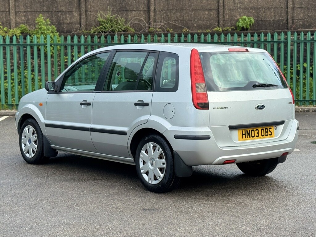 Ford Fusion Hatchback 1.4 Td 2 200303 Silver #2