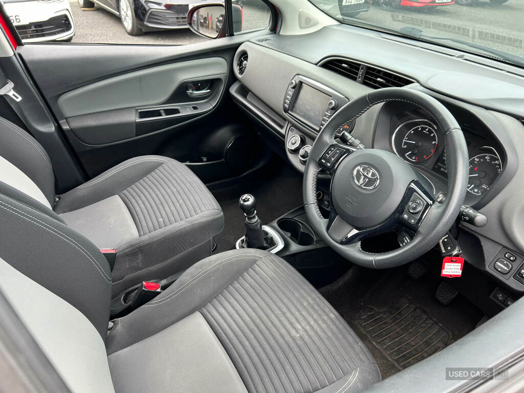 Toyota Yaris 1.5 Vvt-i Icon Tech GP19XAL Red #6