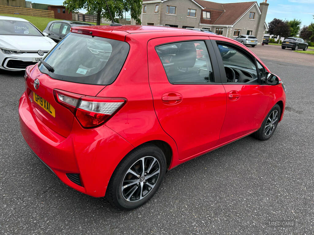 Toyota Yaris 1.5 Vvt-i Icon Tech GP19XAL Red #5