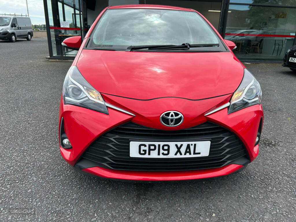 Toyota Yaris 1.5 Vvt-i Icon Tech Red