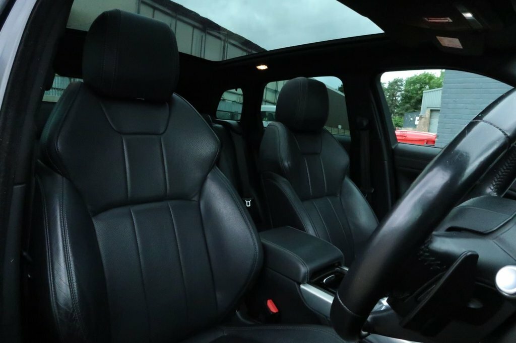 Land Rover Range Rover Evoque 2L Se Tech LO67UMD Black #4