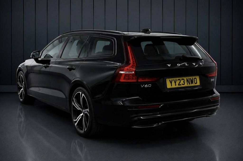 Volvo V60 2L Plus Black #2
