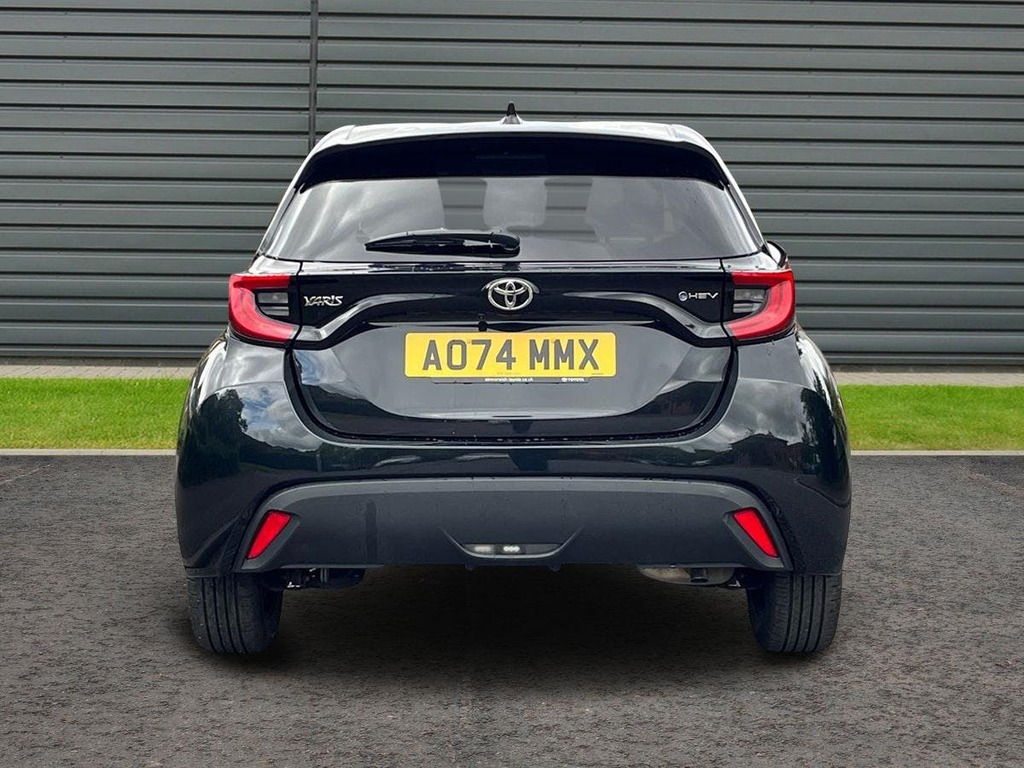 Toyota Yaris 1.5 Vvt-h Design Hatchback Hybrid E Cvt AO74MMX Black #4