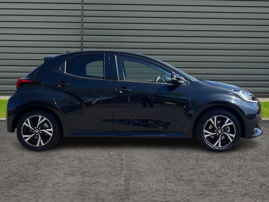 Toyota Yaris 1.5 Vvt-h Design Hatchback Hybrid E Cvt Black