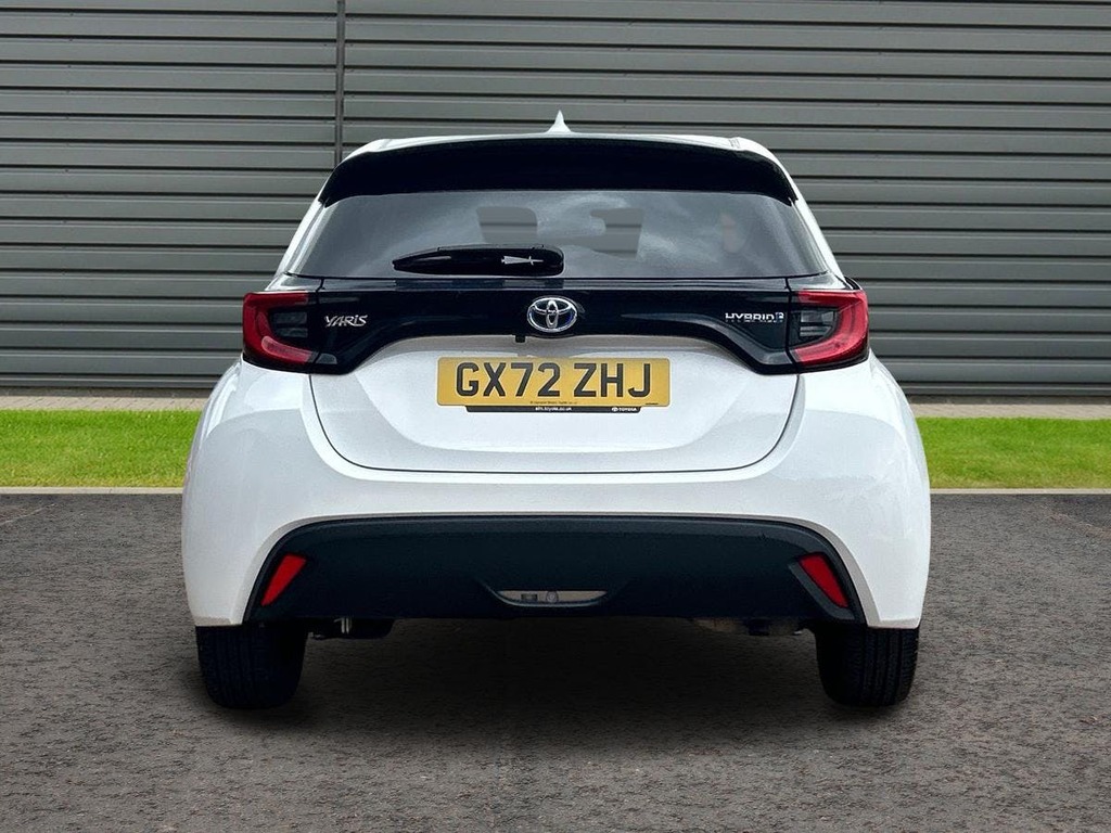 Toyota Yaris 1.5 Vvt-h Design Hatchback Hybrid E Cvt White #4