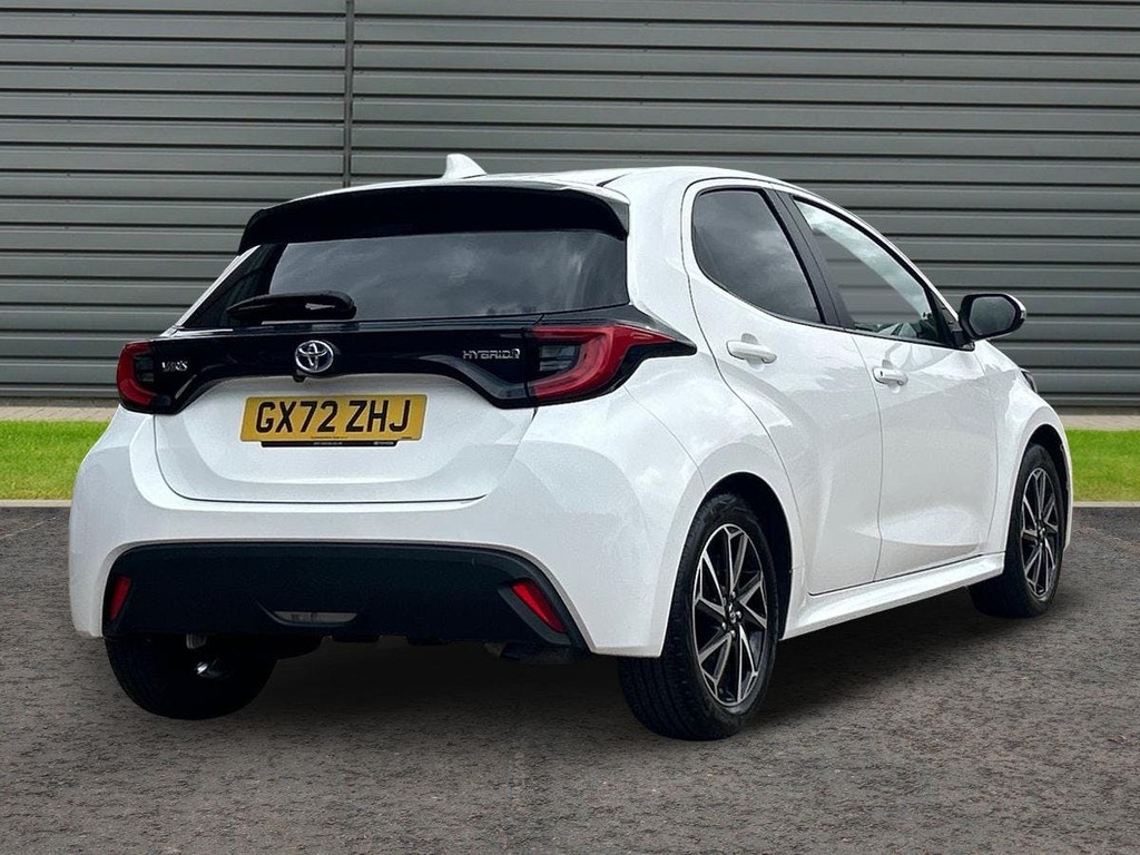 Toyota Yaris 1.5 Vvt-h Design Hatchback Hybrid E Cvt White #3