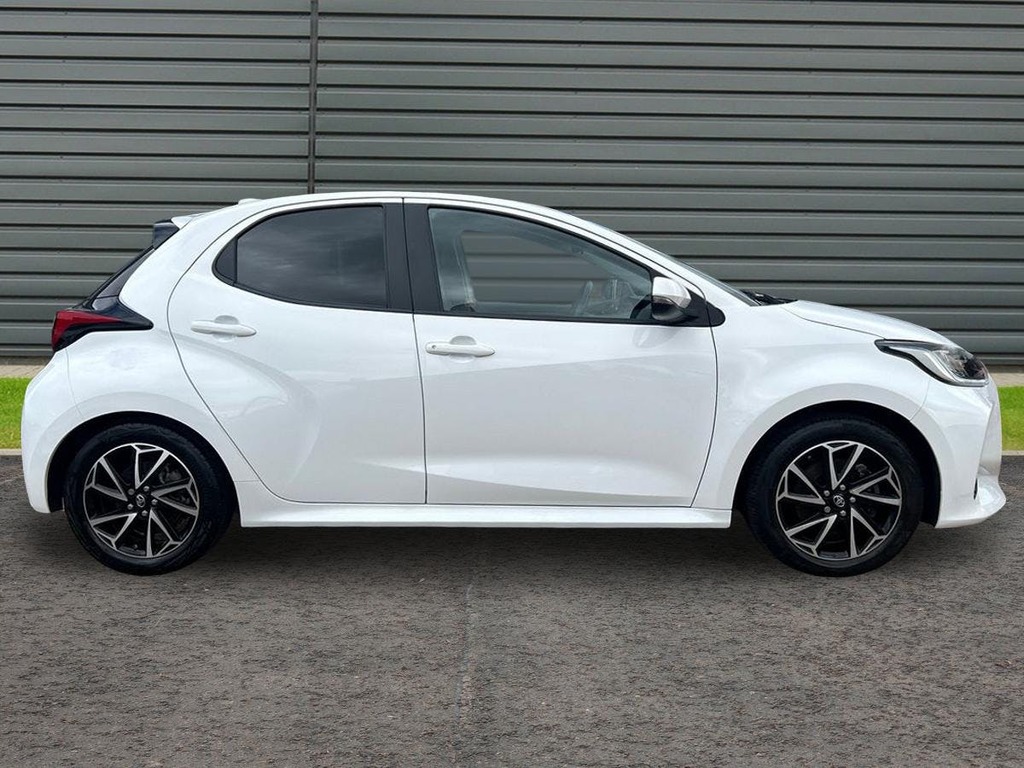 Toyota Yaris 1.5 Vvt-h Design Hatchback Hybrid E Cvt White #2