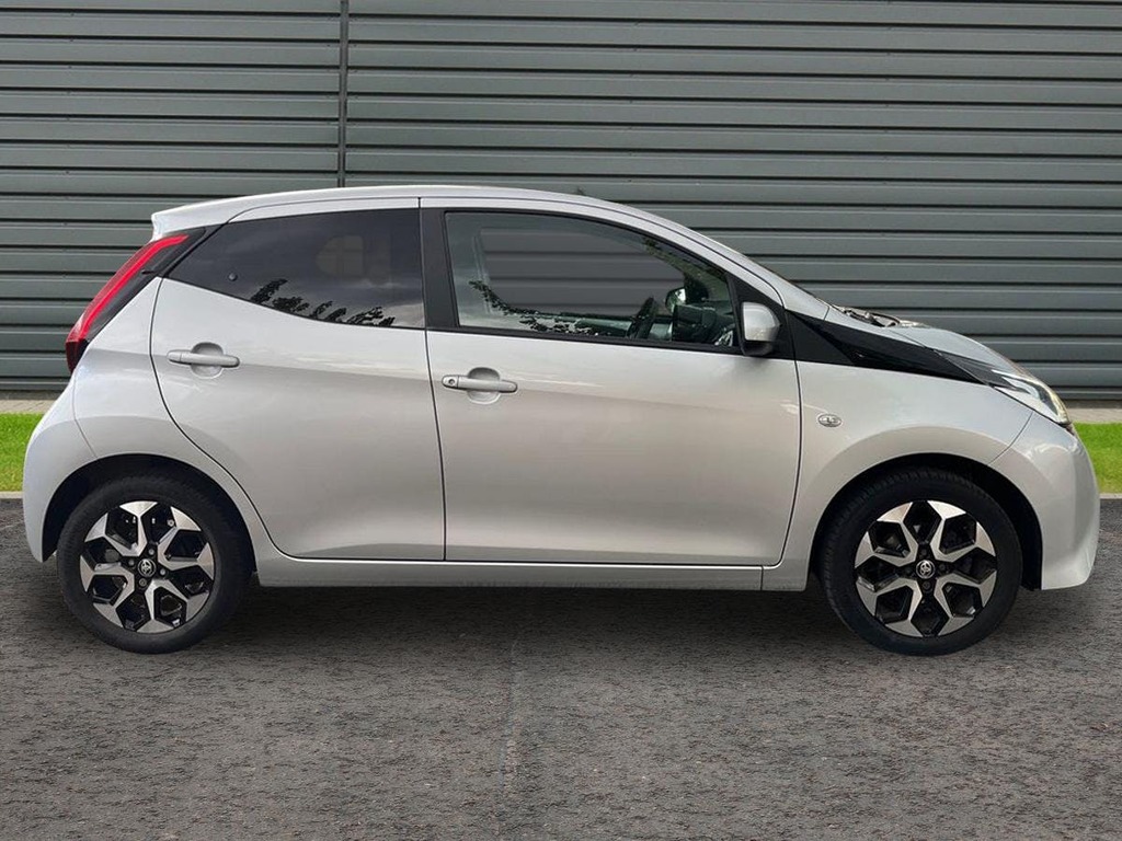 Toyota Aygo 1.0 Vvt I X Plore Hatchback NU18YPF Silver #2