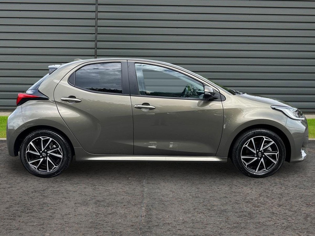 Toyota Yaris 1.5 Vvt-h Design Hatchback Hybrid E Cvt YP23NPA Brown #2