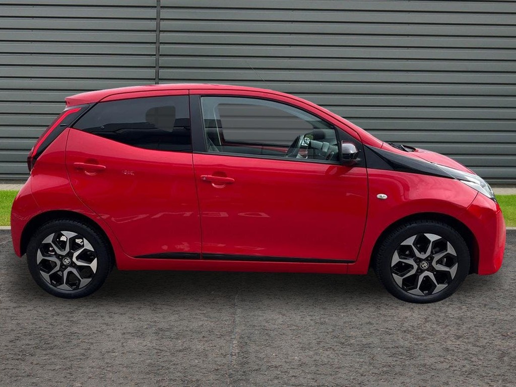 Toyota Aygo 1.0 Vvt I X Trend Hatchback Red #2