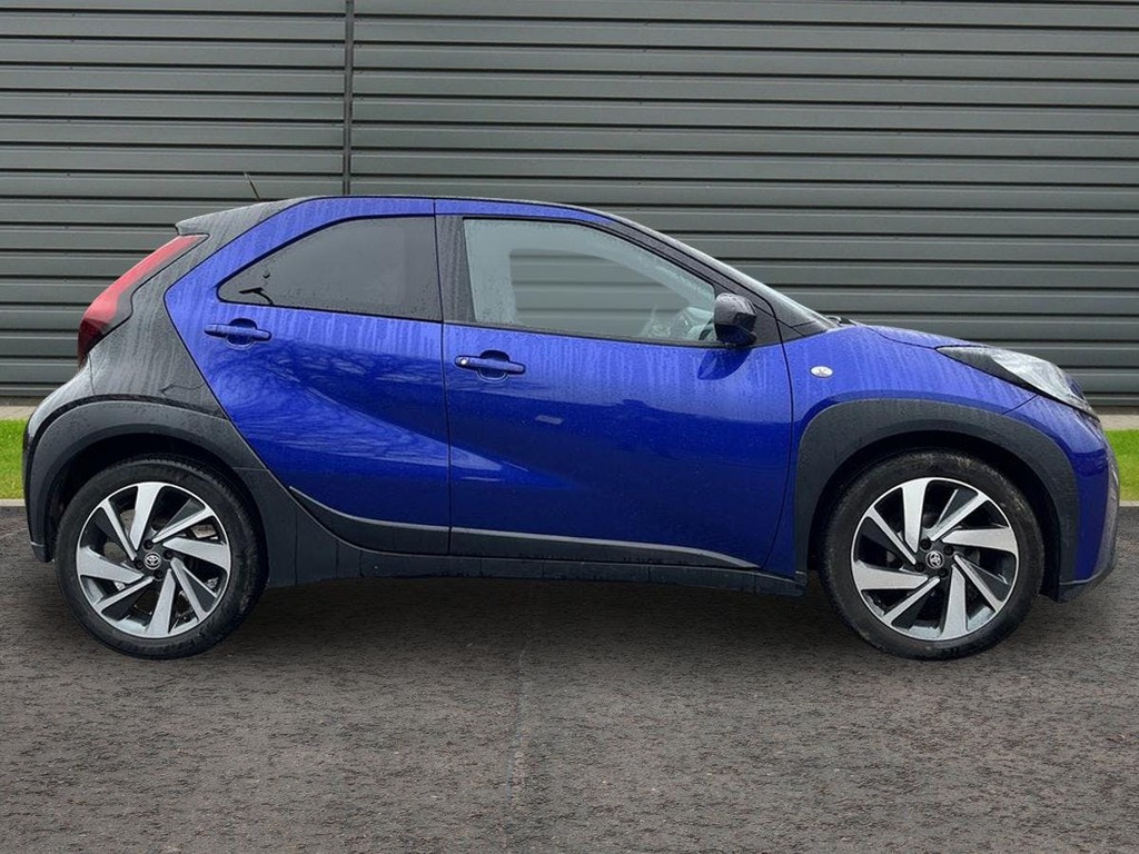 Toyota Aygo X 1.0 Vvt I Edge Hatchback Blue #2