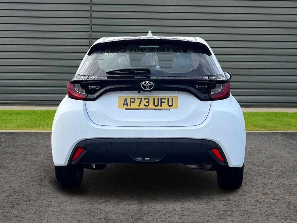 Toyota Yaris 1.5 Vvt-h Icon Hatchback Hybrid E Cvt White #4