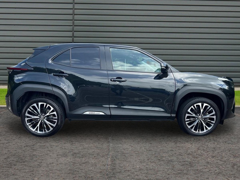 Toyota Yaris Cross 1.5 Vvt-h Excel Suv Hybrid E Cvt Black #2
