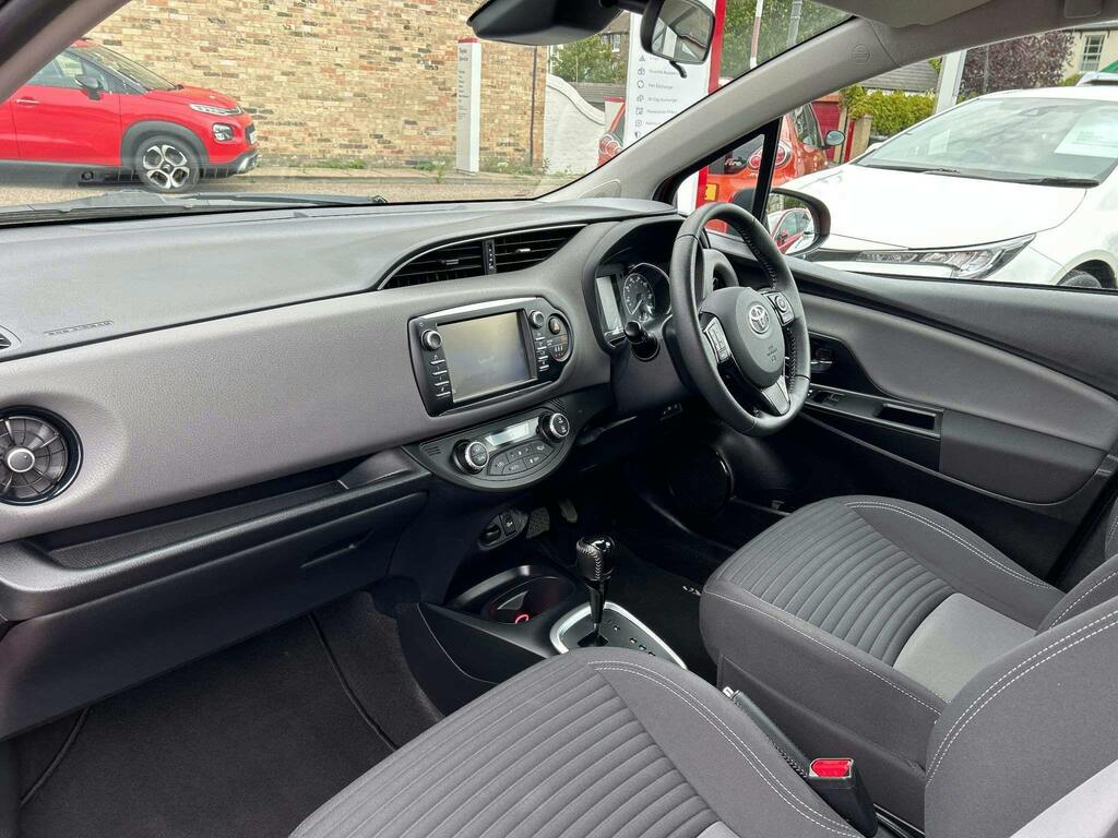 Toyota Yaris 1.5 Vvt-h Icon Hatchback Hybrid E Cvt Red #6