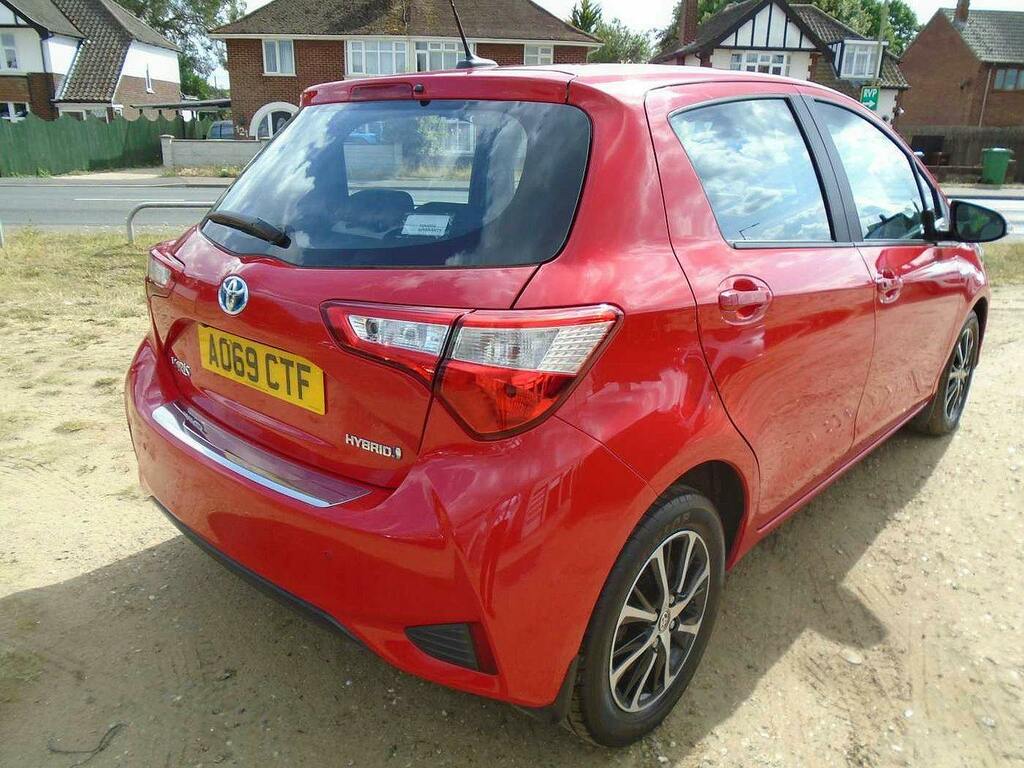 Toyota Yaris 1.5 Vvt-h Icon Tech Hatchback Hybrid E Red #4