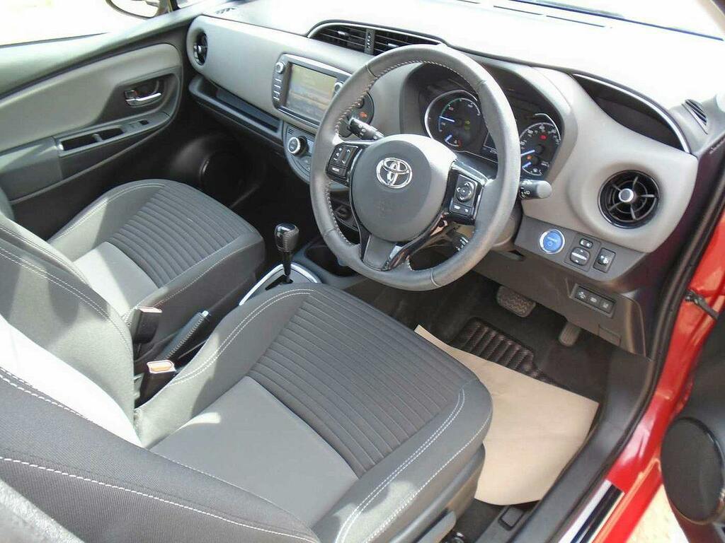 Toyota Yaris 1.5 Vvt-h Icon Tech Hatchback Hybrid E Red #6