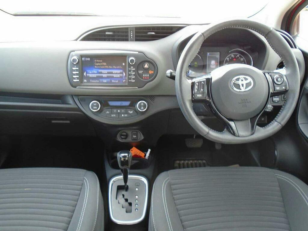 Toyota Yaris 1.5 Vvt-h Icon Tech Hatchback Hybrid E Red #5