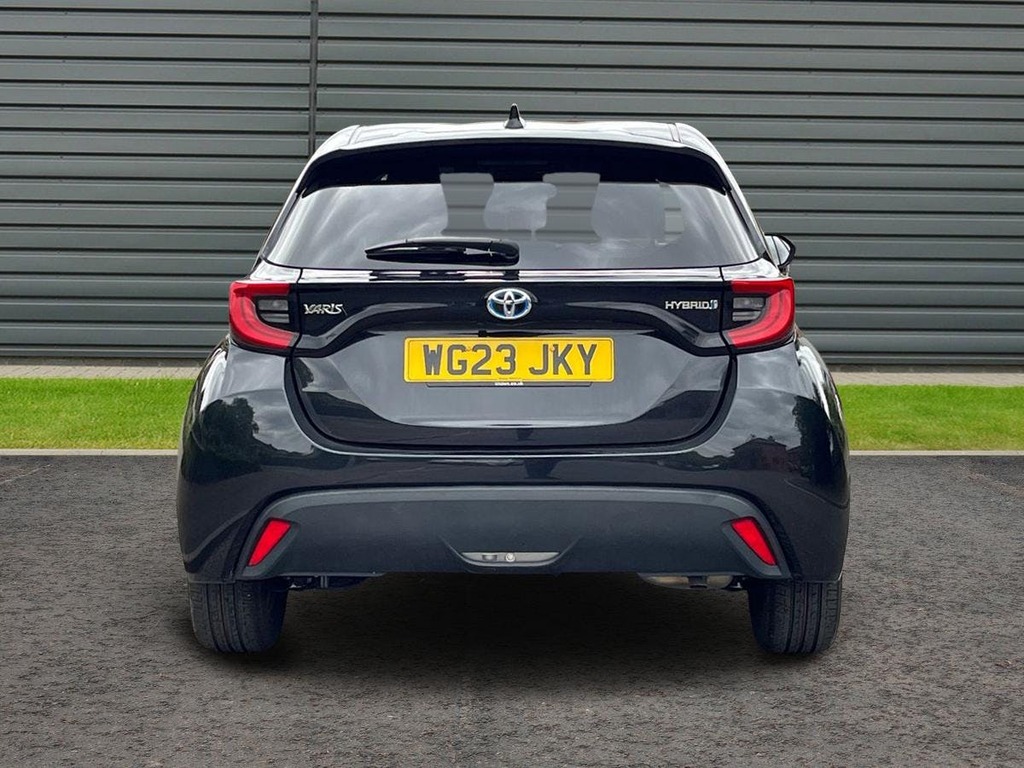 Toyota Yaris 1.5 Vvt-h Design Hatchback Hybrid E Cvt Black #4