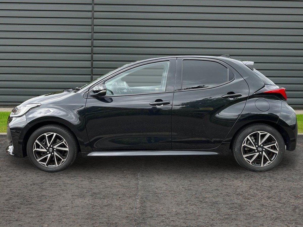 Toyota Yaris 1.5 Vvt-h Design Hatchback Hybrid E Cvt Black #6