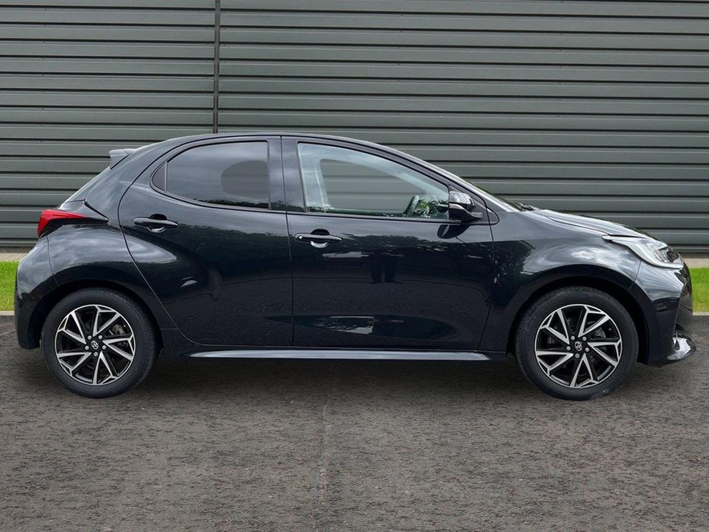Toyota Yaris 1.5 Vvt-h Design Hatchback Hybrid E Cvt Black #2