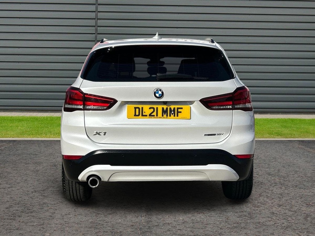 BMW X1 1.5 18I Se Suv Sdrive White #4
