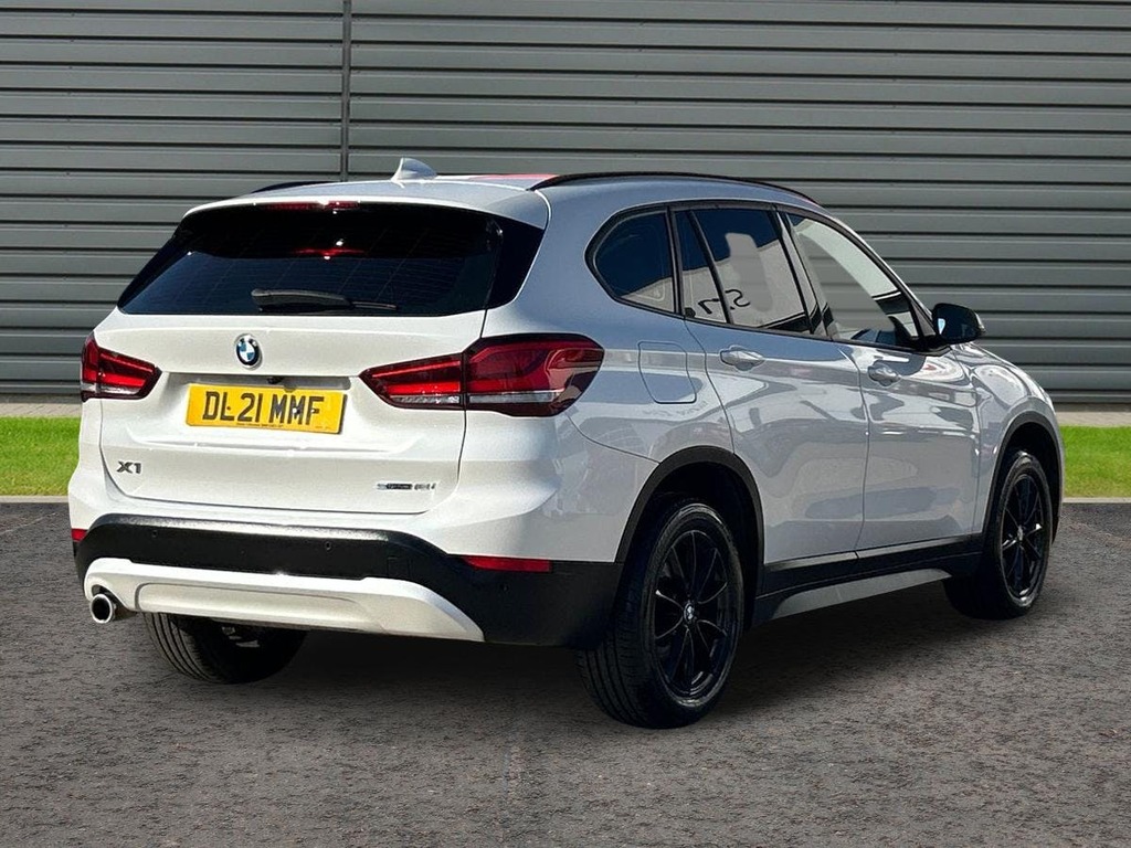 BMW X1 1.5 18I Se Suv Sdrive White #3