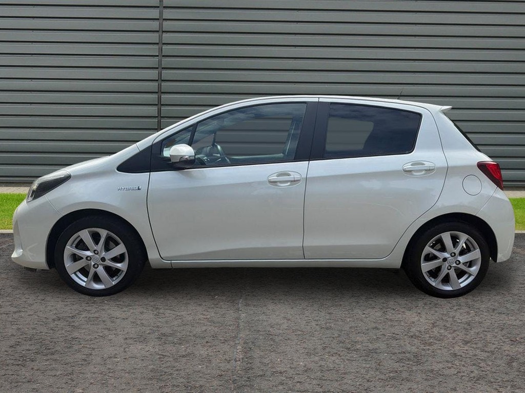 Toyota Yaris Hatchback White #6