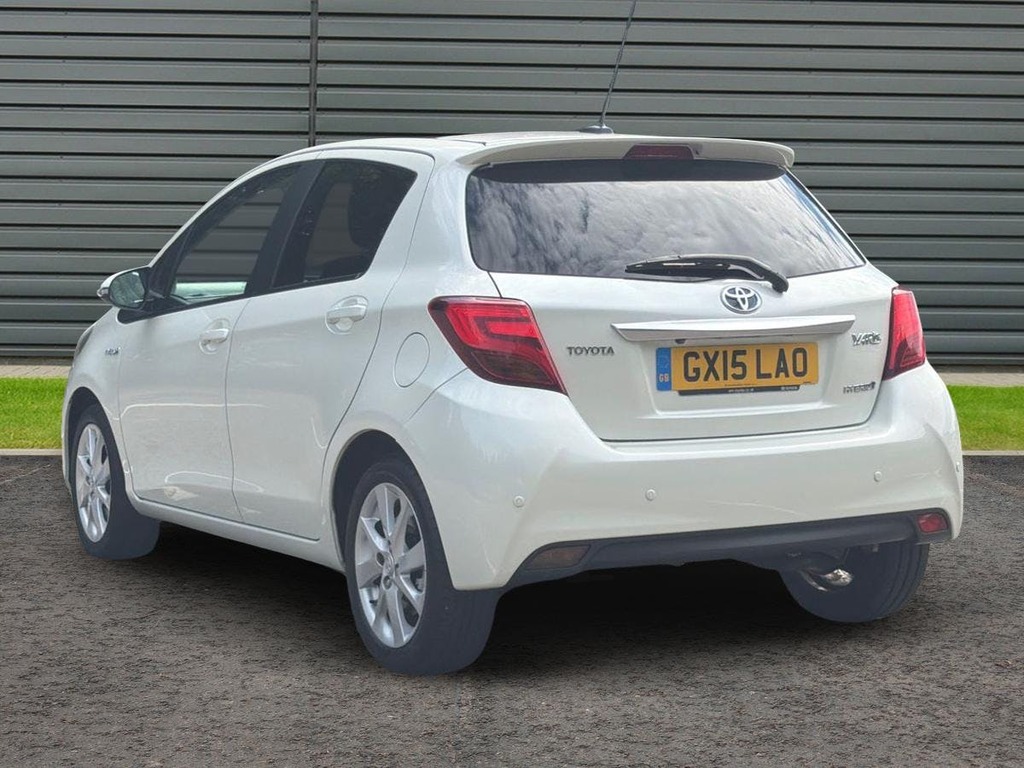 Toyota Yaris Hatchback White #5