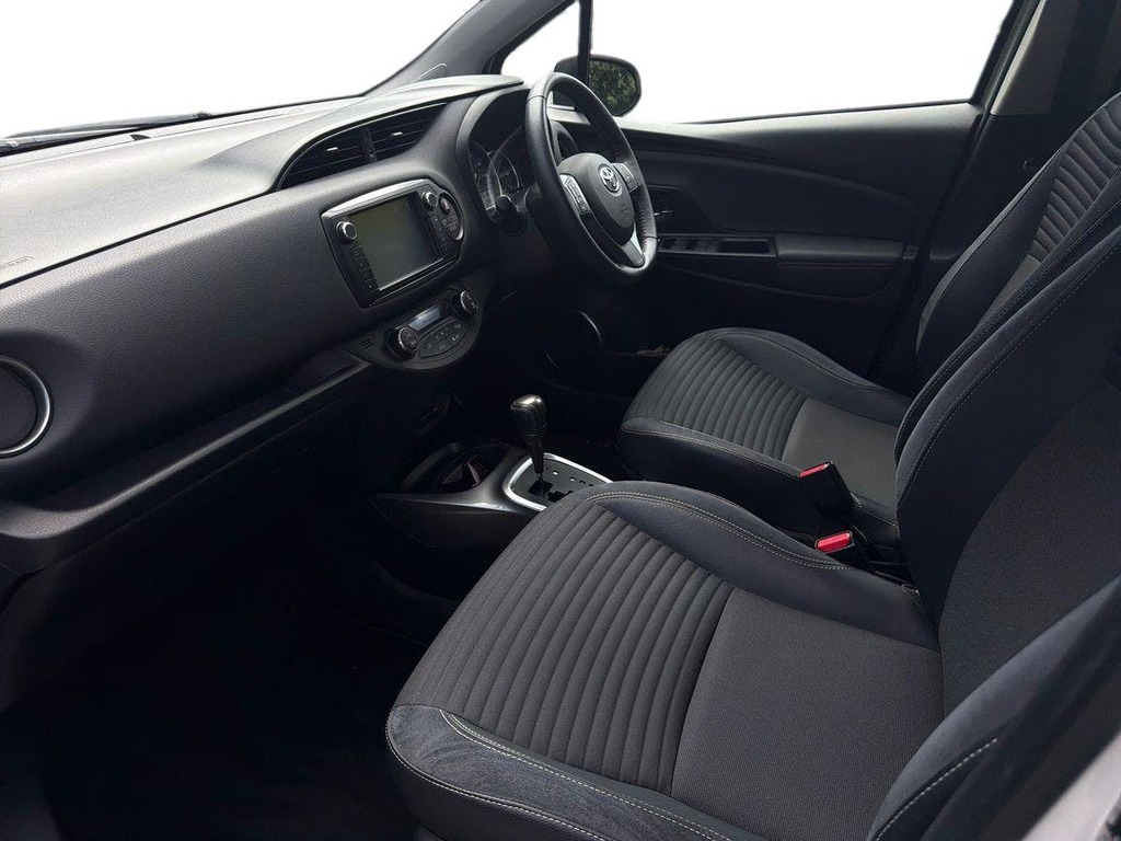 Toyota Yaris Hatchback White #12