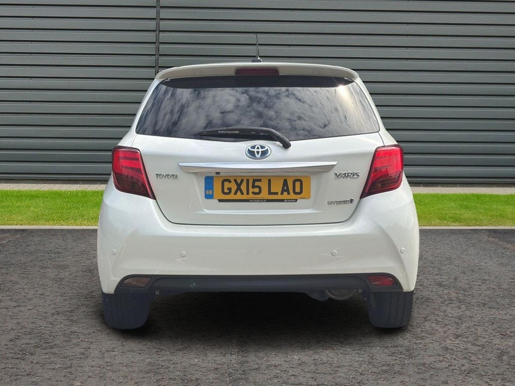 Toyota Yaris Hatchback White #4