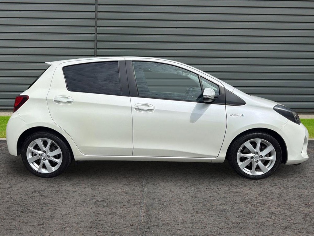Toyota Yaris Hatchback White #2