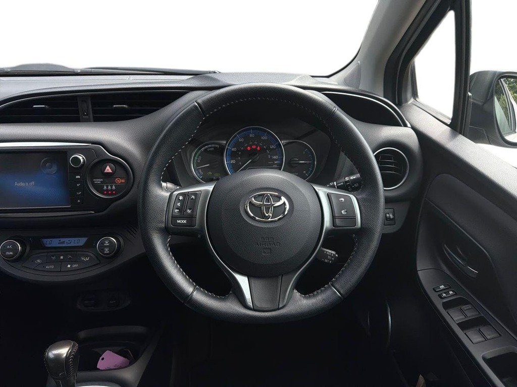 Toyota Yaris Hatchback White #10