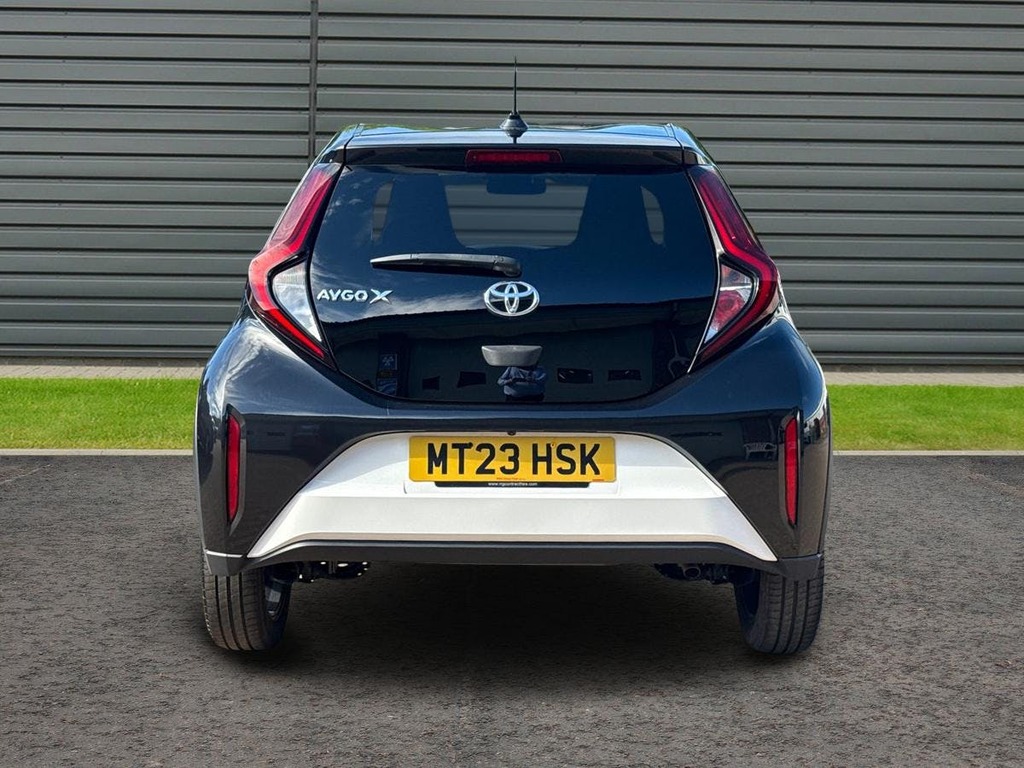 Toyota Aygo X 1.0 Vvt I Edge Hatchback MT23HSK White #4