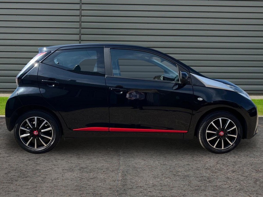 Toyota Aygo 1.0 Vvt I X Pression Hatchback Black #2