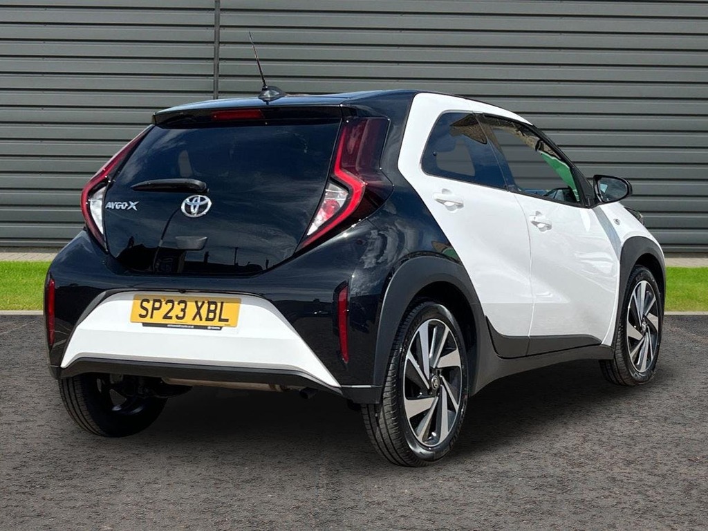 Toyota Aygo X 1.0 Vvt I Edge Hatchback SP23XBL White #3