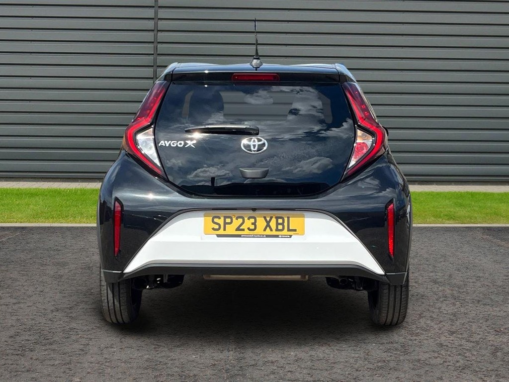 Toyota Aygo X 1.0 Vvt I Edge Hatchback SP23XBL White #4