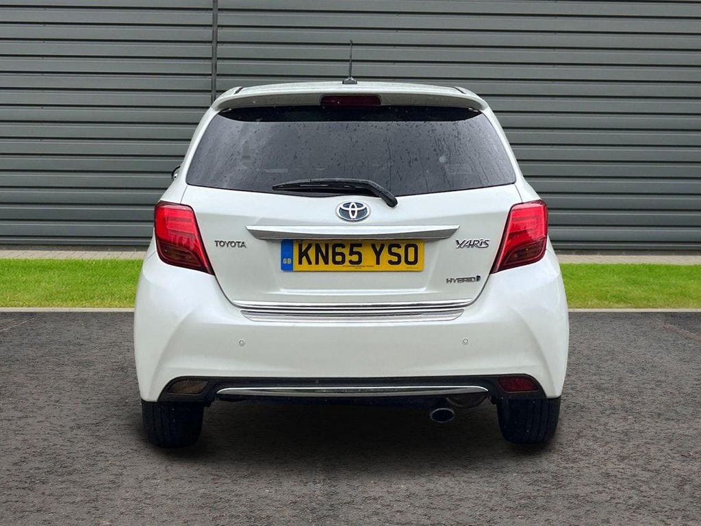 Toyota Yaris 1.5 Vvt-h Excel Hatchback Hybrid E Cvt White #4