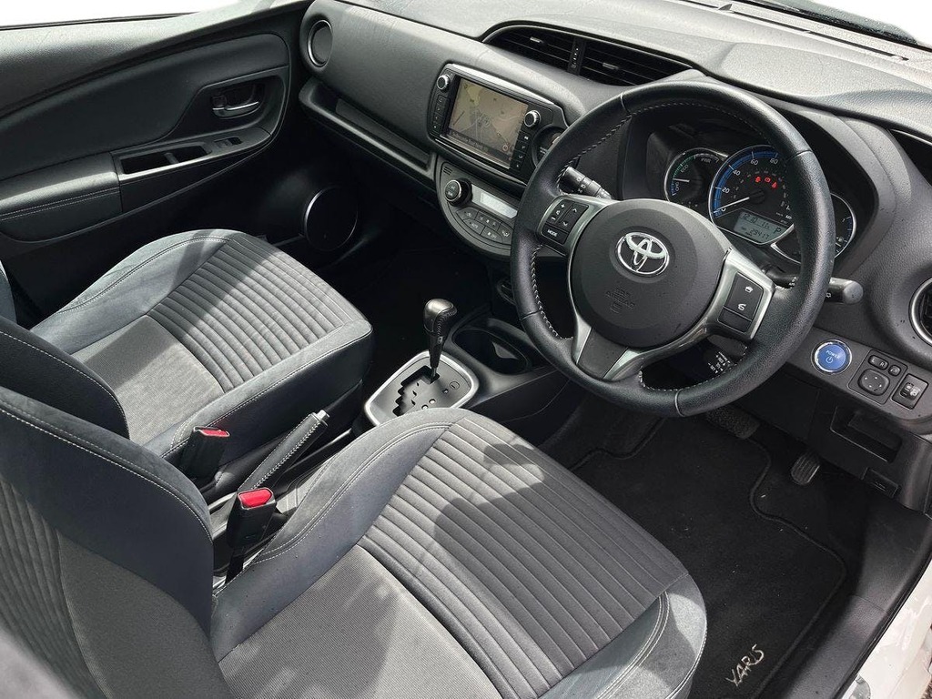 Toyota Yaris 1.5 Vvt-h Excel Hatchback Hybrid E Cvt White #9