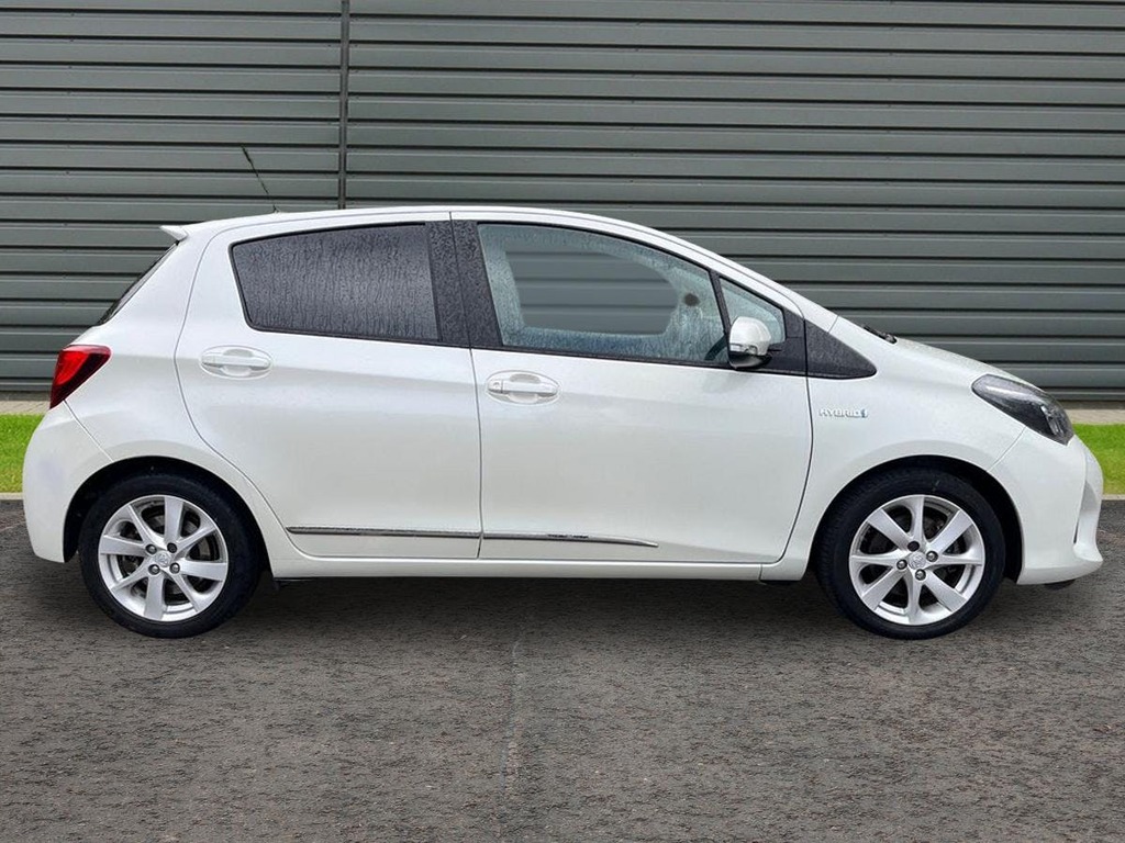 Toyota Yaris 1.5 Vvt-h Excel Hatchback Hybrid E Cvt White #2